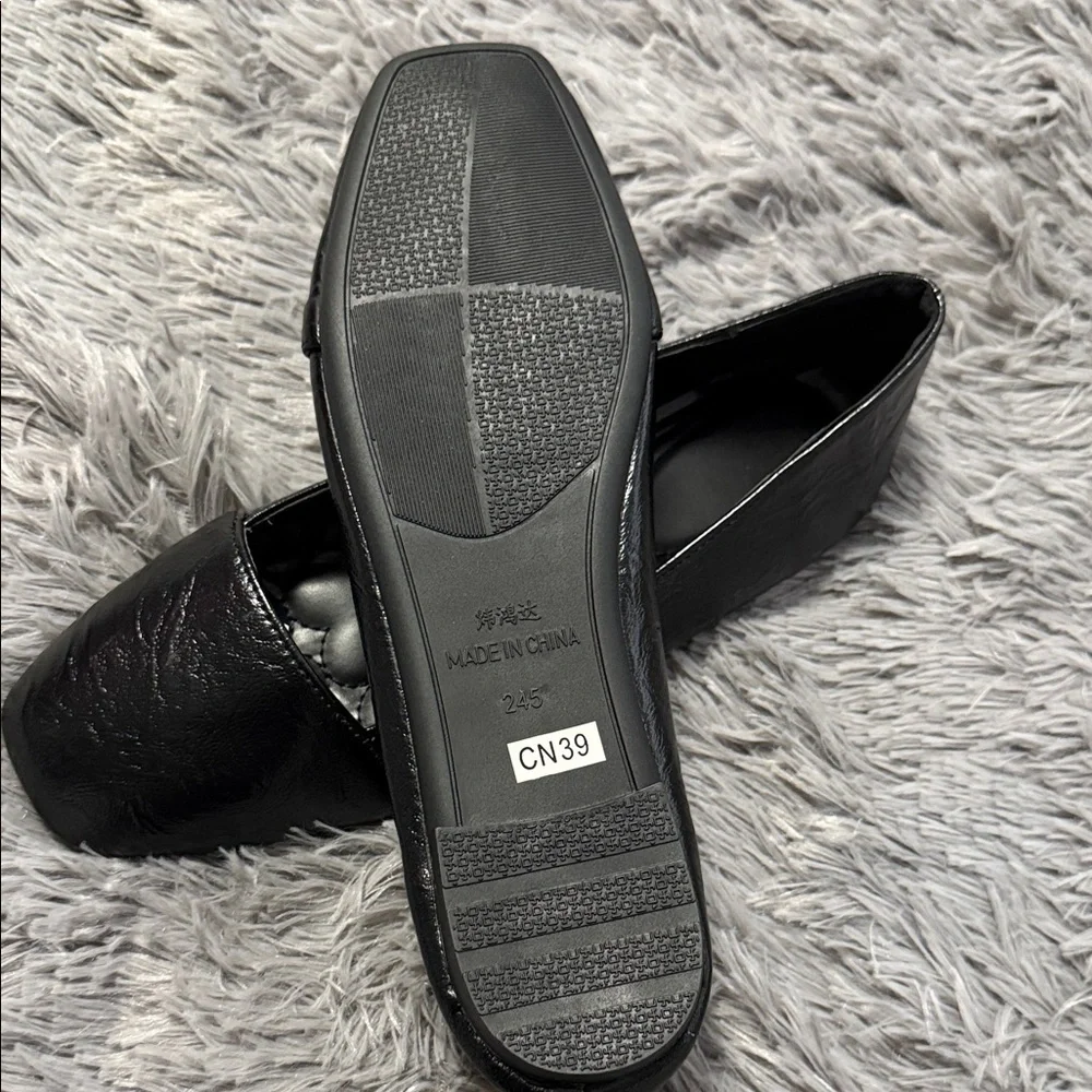 Black Women's Flats - Picture 4 of 4